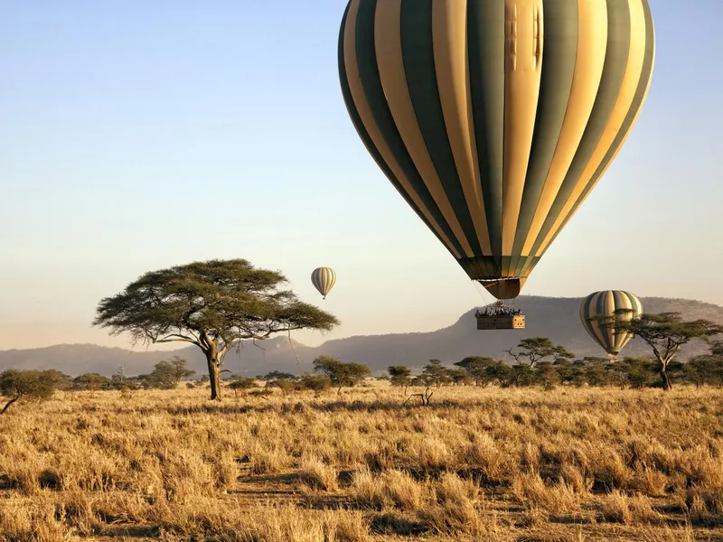 Balloon ride over the Serengeti, Tanzania