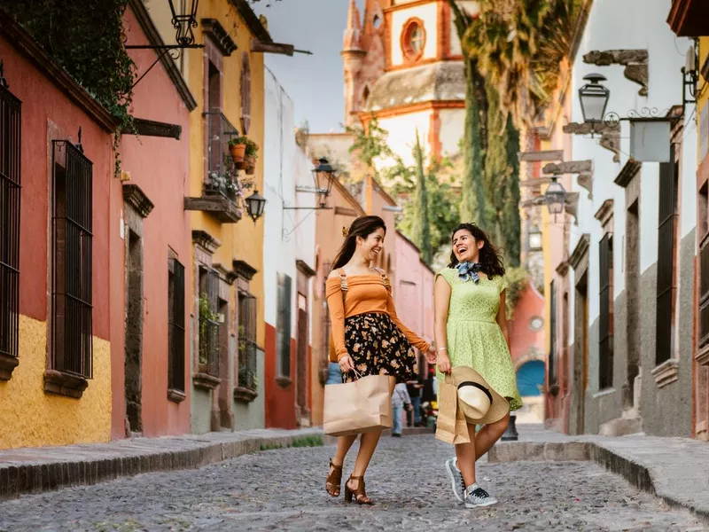 Girlfriends Traveling Mexico