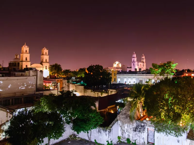 Mérida at night