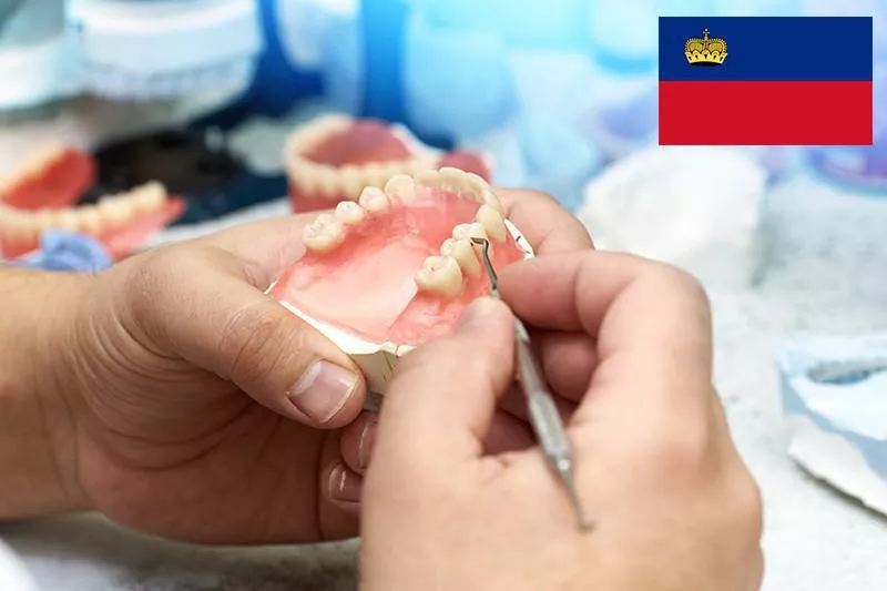 Cleaning false teeth