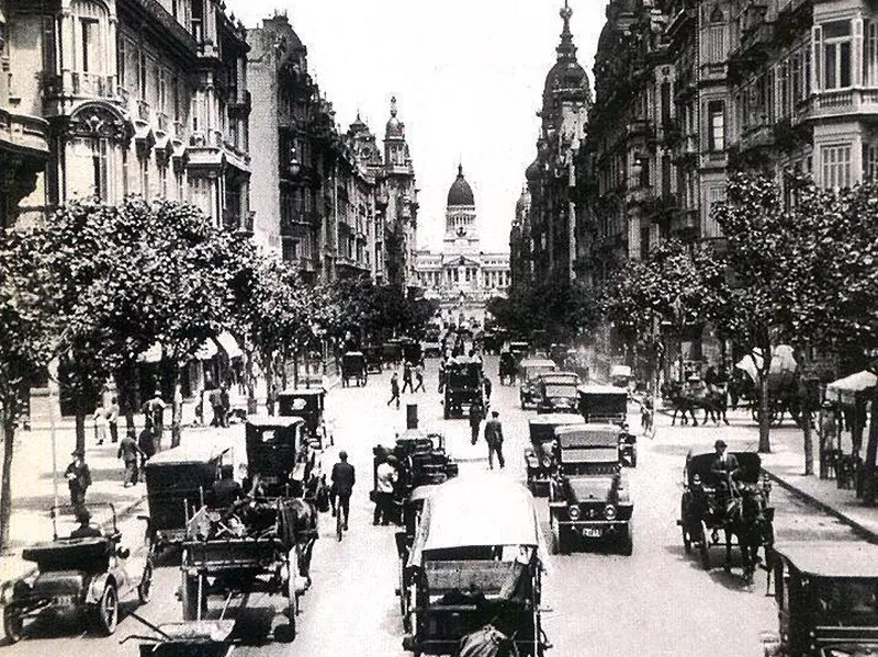 Avenida de Mayo, Buenos Aires, in 1915