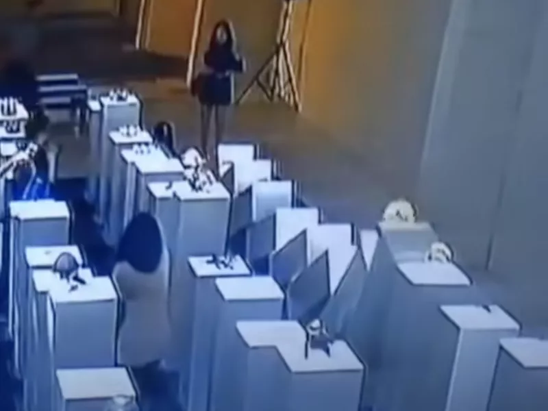 Woman ruins art exhibit for selfie