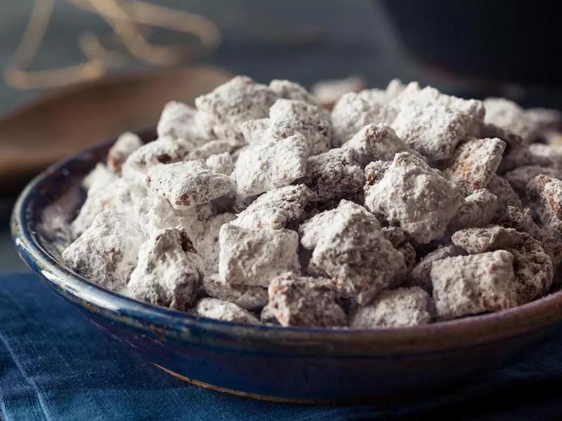 Homemade Powdered Sugar Puppy Chow