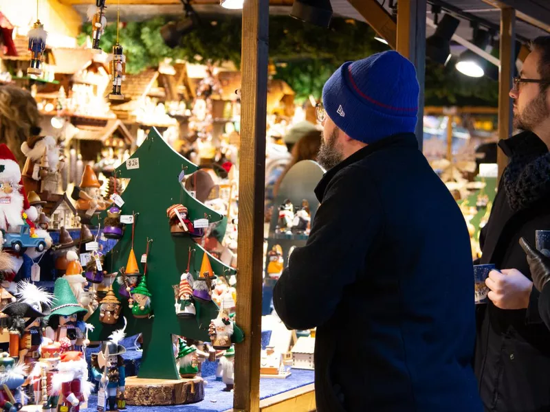 Christmas shoppers in Chicago