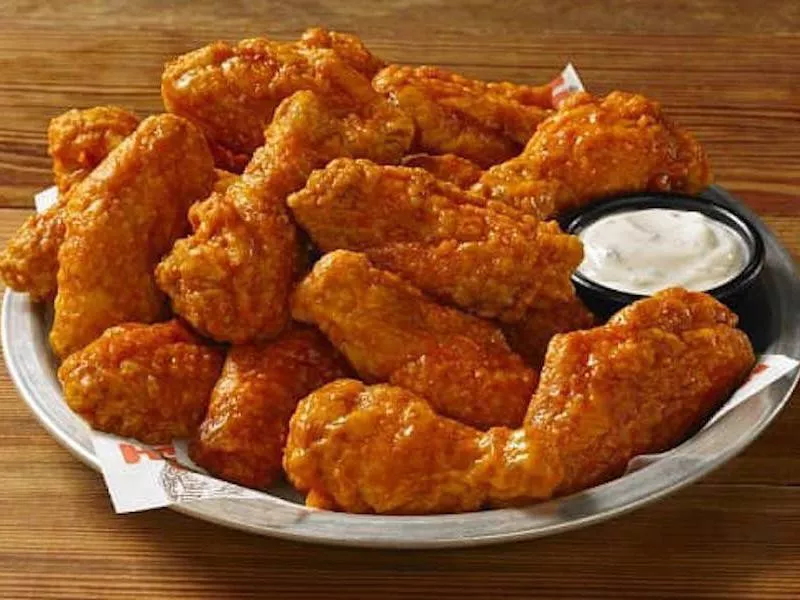 Hooters buffalo wings