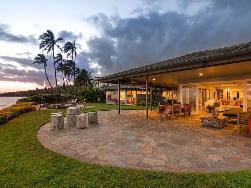 Niuiki Oceanfront Patio