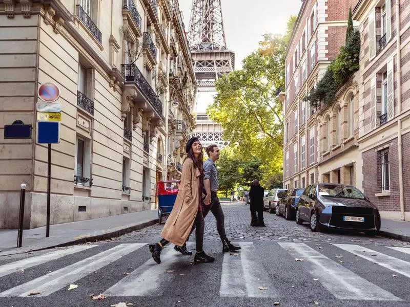 couple in paris