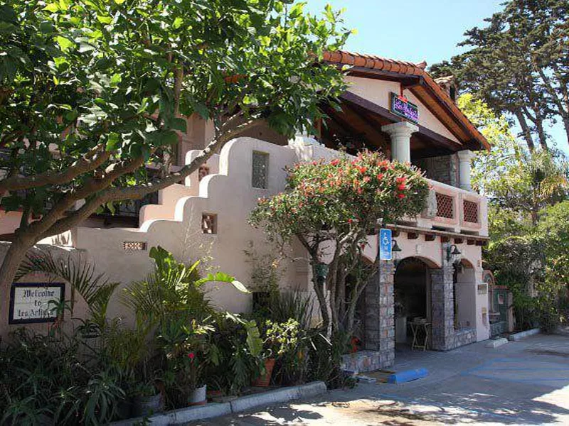 Les Artistes Inn, dog-friendly hotel in Del Mar