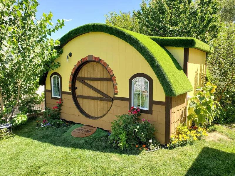 Airbnb Hobbit Hole in Utah