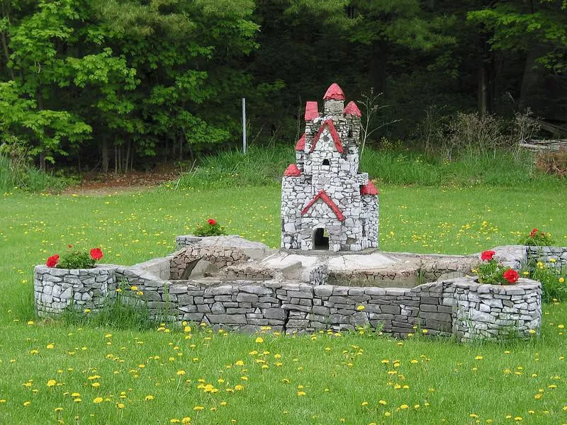 Harry Barber’s Miniature Castles