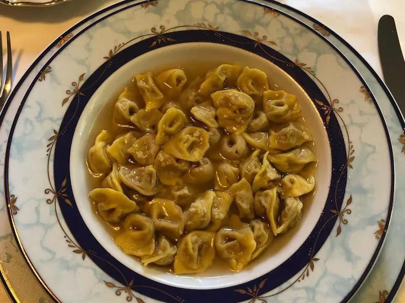 Cappelletti in brodo