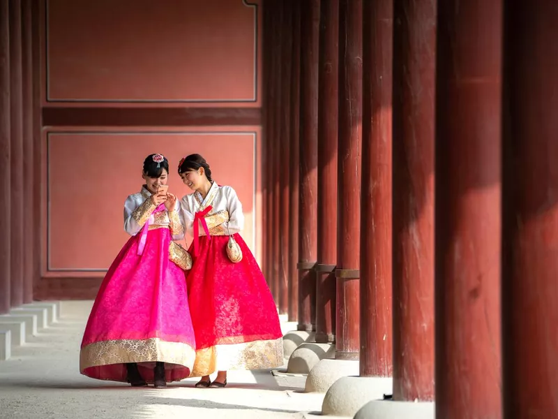 Women wearing hanboks at Gyeonguk Palace