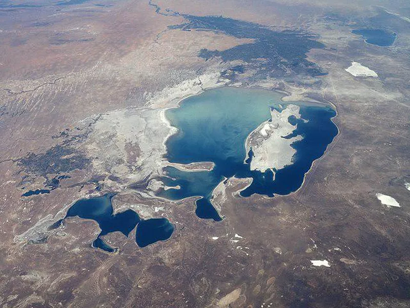 Vozrozhdeniya Island