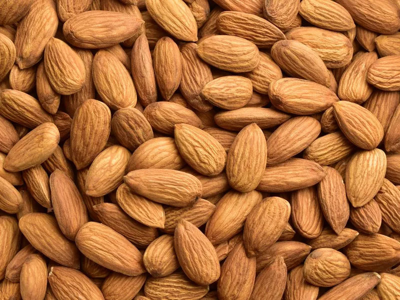 Raw almonds