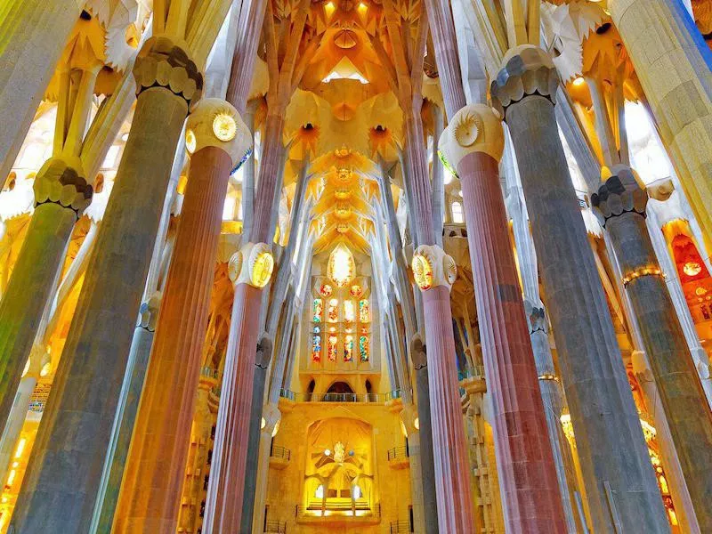 La Sagrada Familia interior