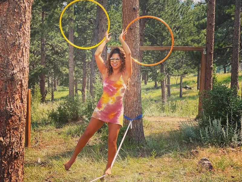 Hooping on slackline