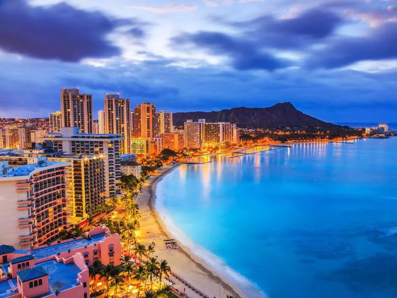 honolulu downtown at night