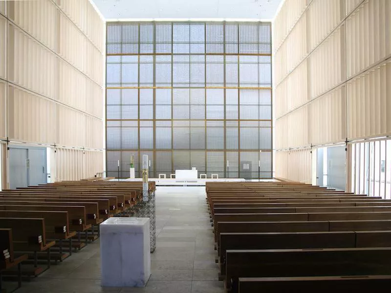 Church of the Sacred Heart of Jesus interior