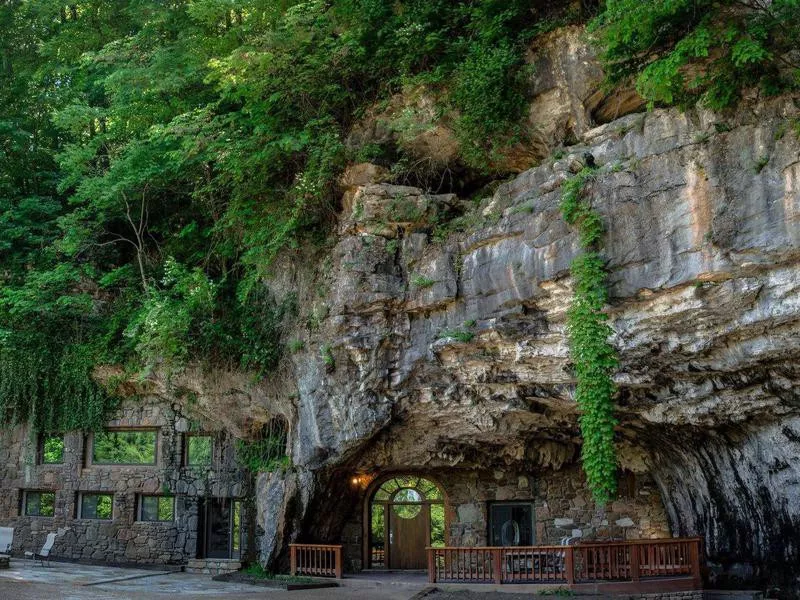 Beckham Creek Cave Lodge