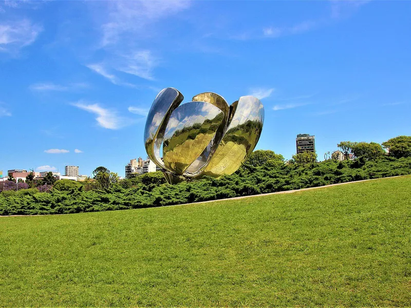 Floralis Genérica sculpture