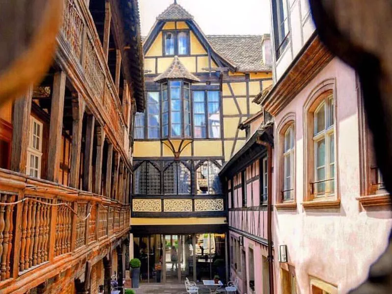 Hôtel Cour du Corbeau, France