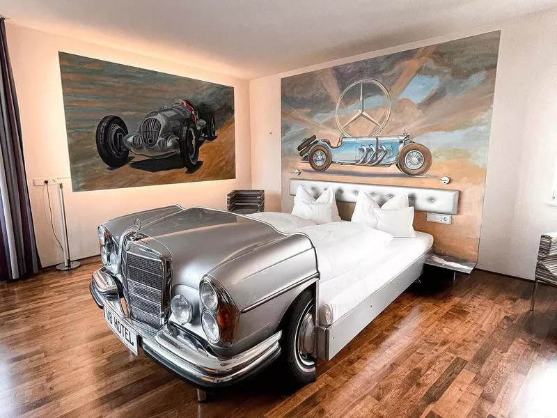 V8 Hotel