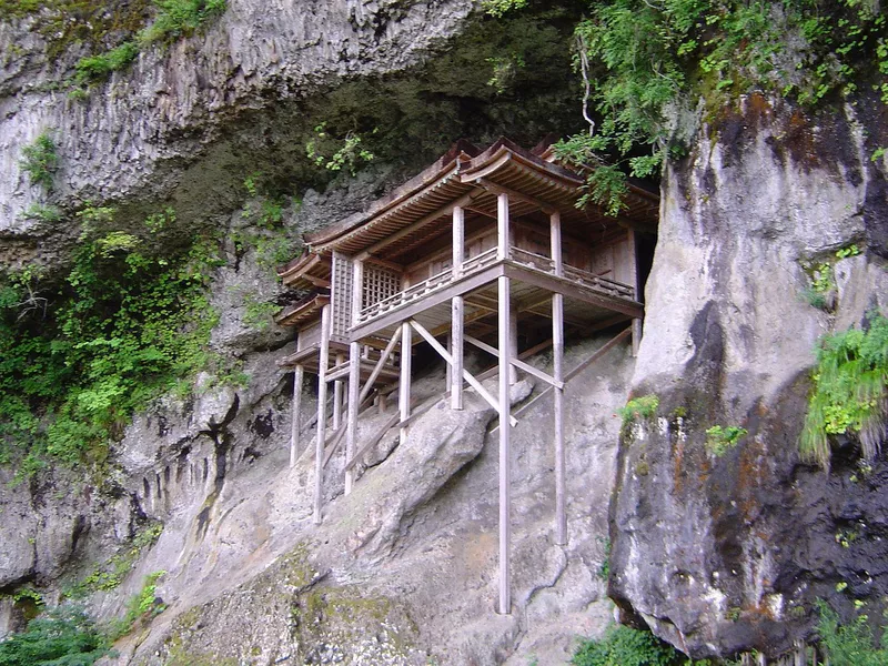 Sanbutsu-ji Temple