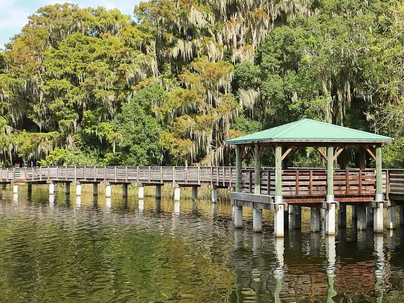 Scenic walkway at Palm Island Park, Mount Dora