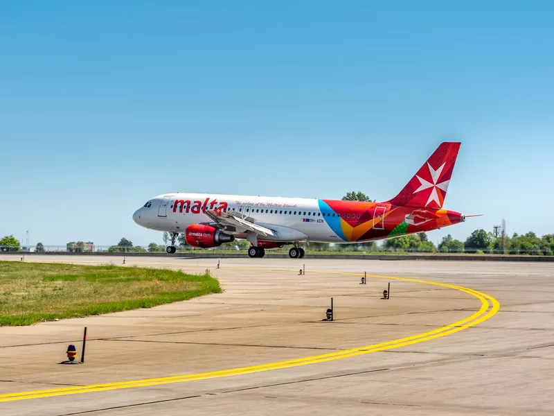 Malta airline plane Airbus A320