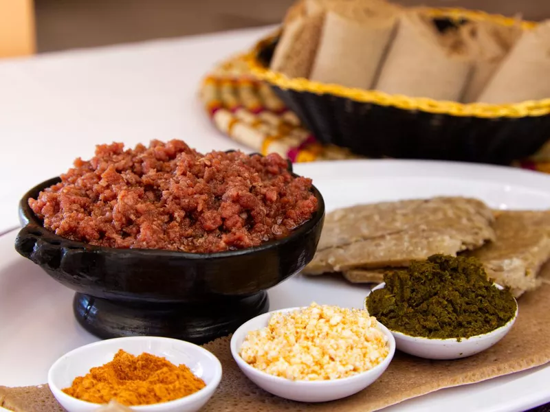 Kitfo with injera bread