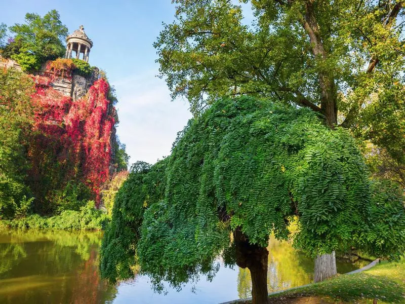 Sunny afternoon at Buttes-Chaumont