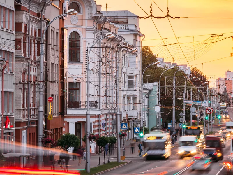 Evening traffic on Sovetskaya Street