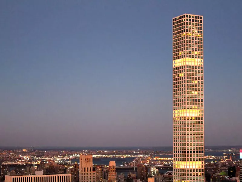 432 Park Avenue skyscraper at twilight in Manhattan