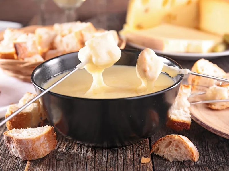 Cheese fondue and bread