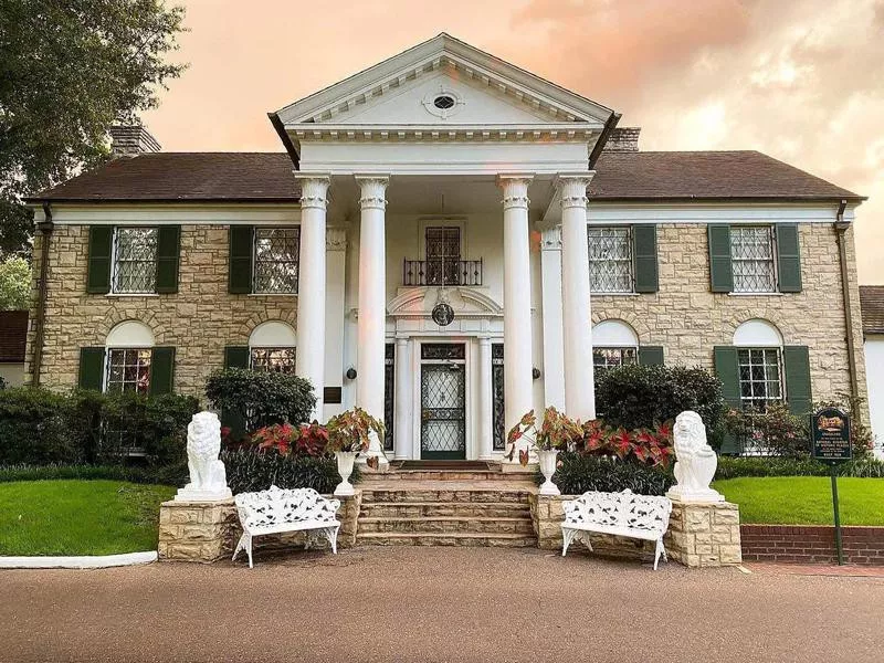 Entryway to Graceland