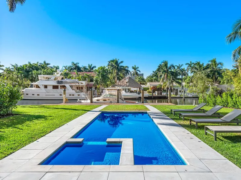 Airbnb with pool in Miami