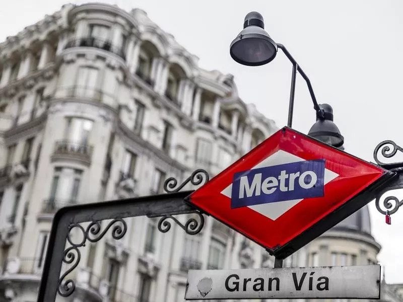 madrid metro station entrance