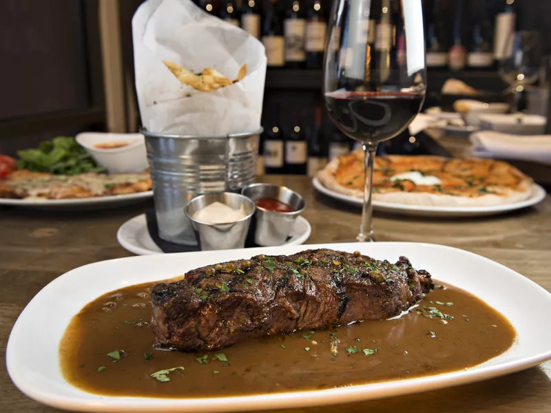 Steak au poivre in restaurant