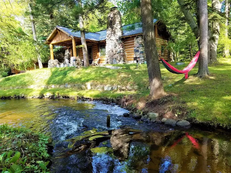 Traverse city dog-friendly cabin