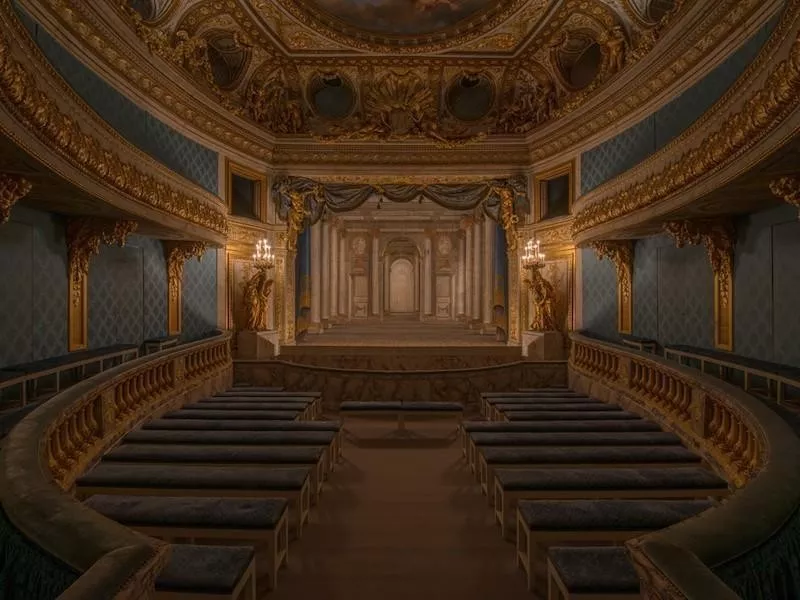 Queen's Theater