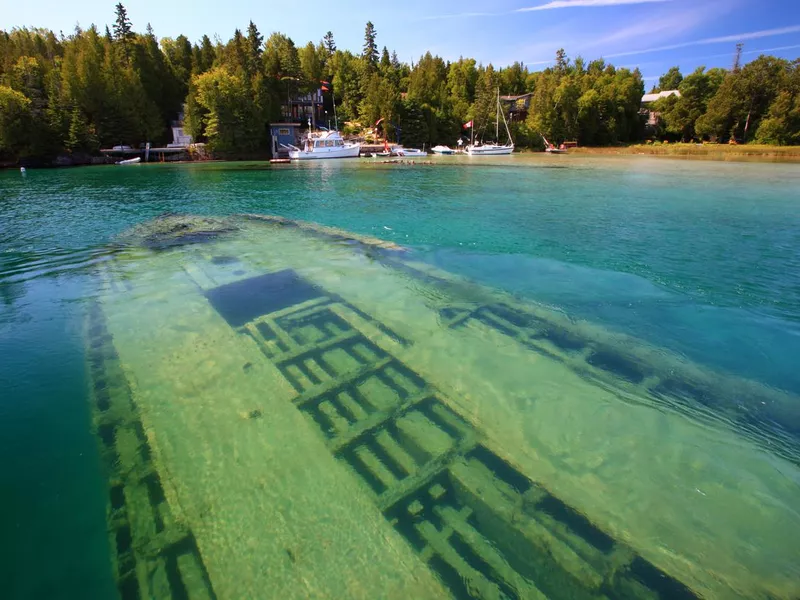 Shipwreck underwater in lake Huron, Tobermory, Ontario