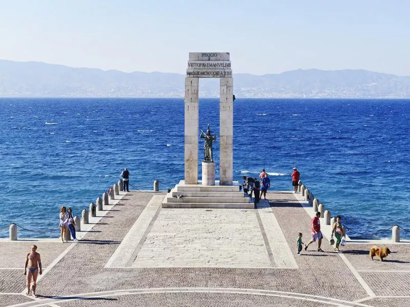 Reggio Calabria monument