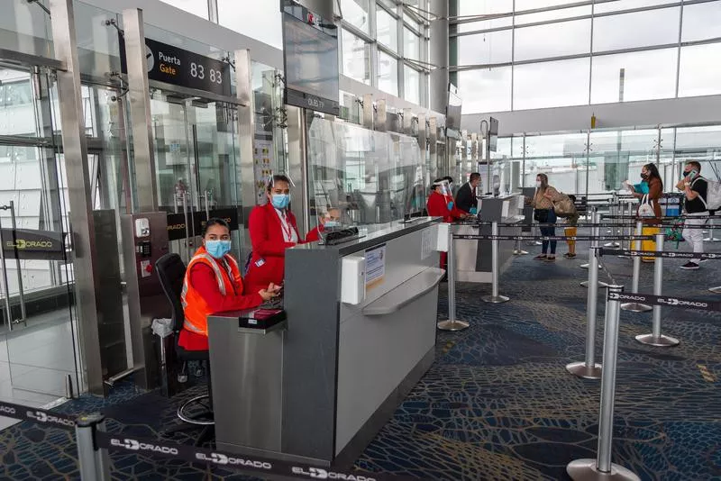 Boarding control at the gate for avianca plane