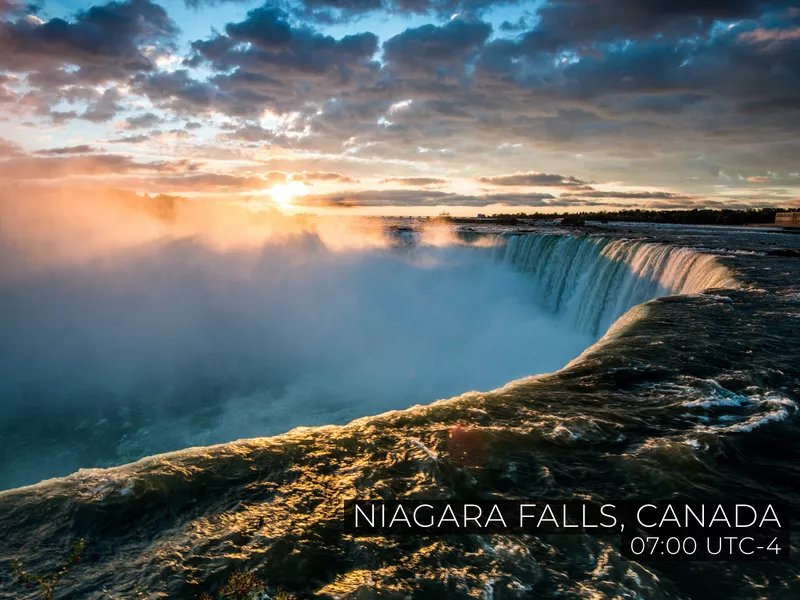 Sun rises over Niagara Falls