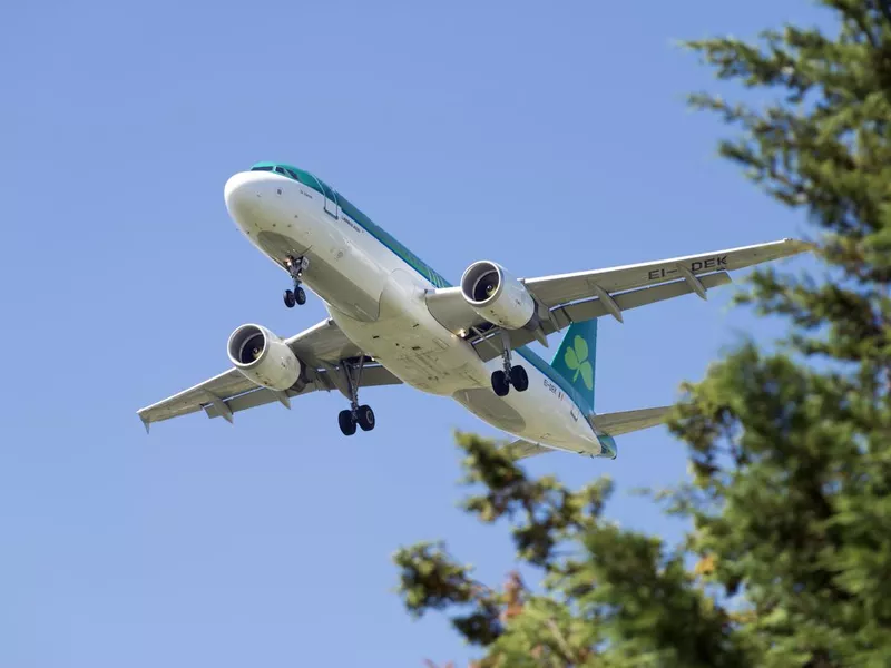 Aer Lingus airplane Airbus A320