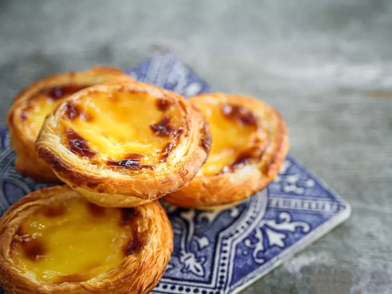 Portugal egg tart with azulejo