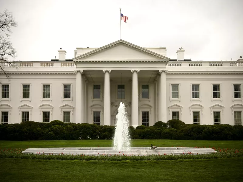 Landscape exterior front view of the White House