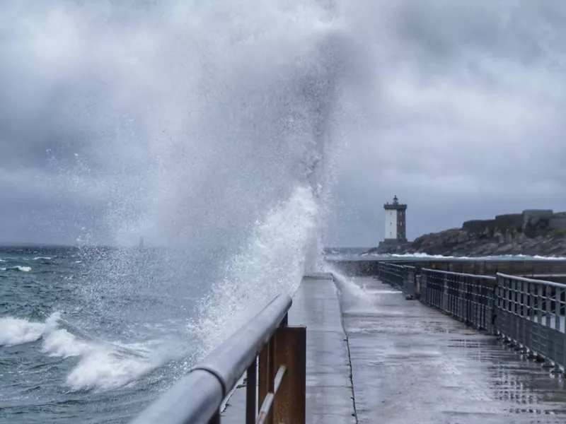 Waves Crashing