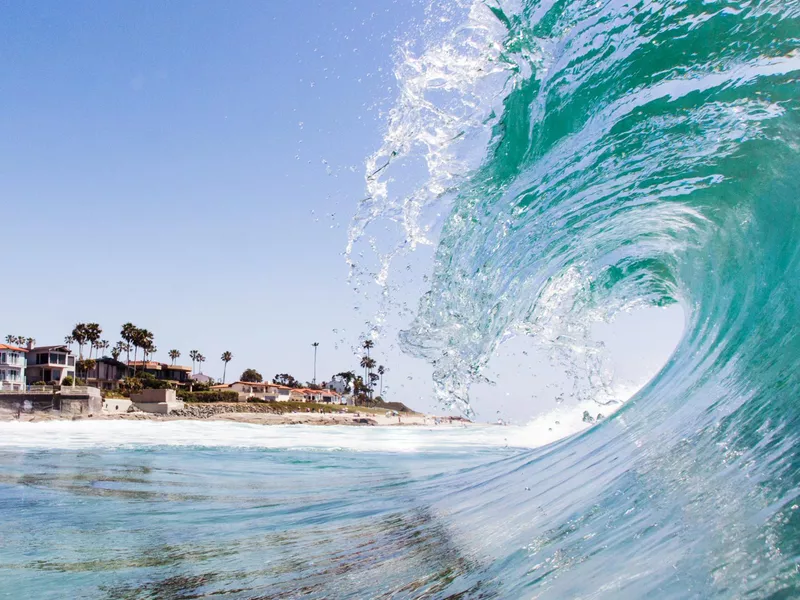 hollow wave in La Jolla, CA