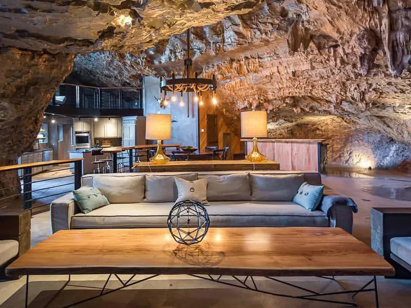 Beckham Creek Cave Lodge